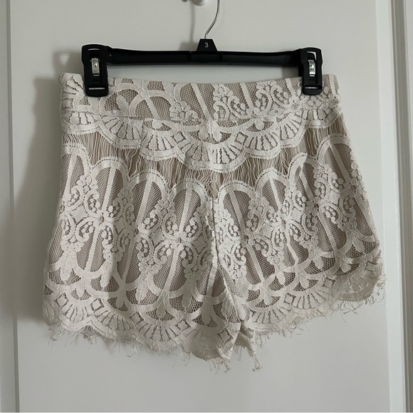 White/Tan Lace Shorts - Picture 4 of 8
